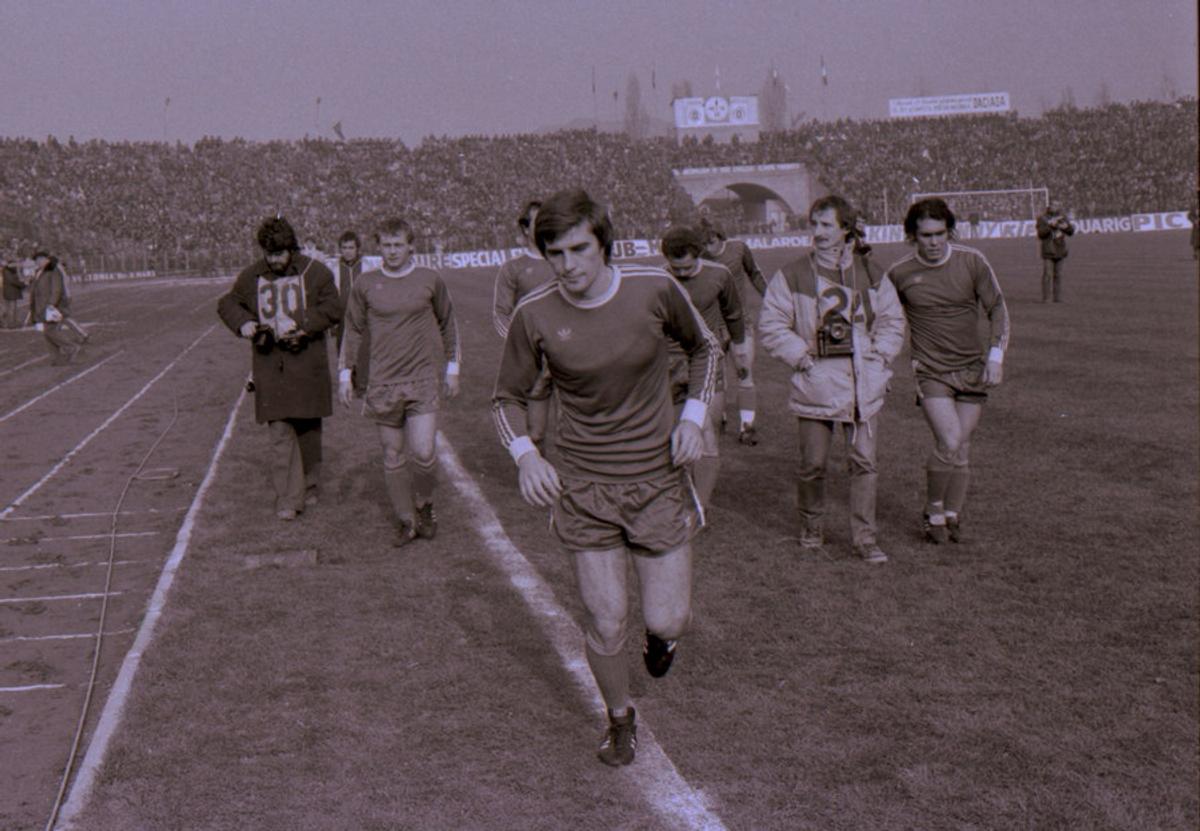 RETRO GSP. La 72 de ani de la primul meci al Craiovei, citiți cel mai bun text scris vreodată despre Universitatea!