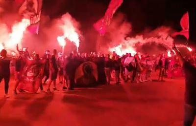 Spectacol! Galeria Rapidului a vizitat echipa înaintea semifinalei de sâmbătă cu SCM Rm. Vâlcea