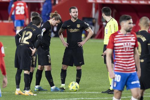 Miralem Pjanic (dreapta) alături de Antoine Griezmann și Riqui Puig
Foto:Imaho