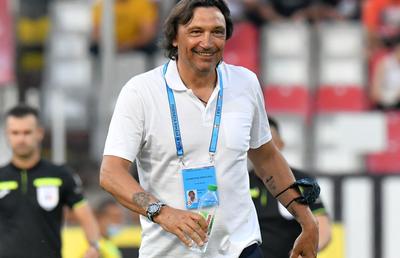 Dinamo și-a luat „decar”! „Câinii” au bătut palma cu un mijlocaș, Bonetti i-a pregătit numărul 10 + Torje a semnat!