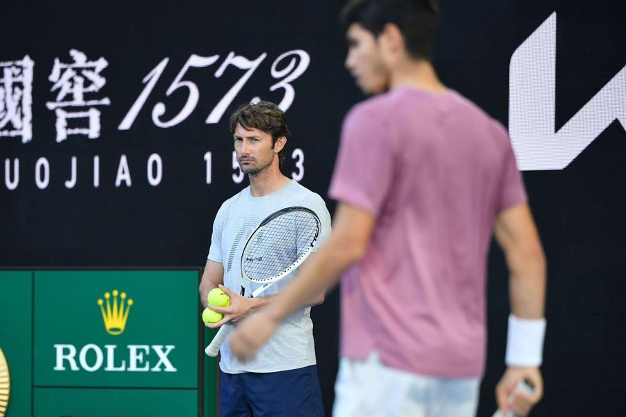 Juan Carlos Ferrero, stânga, antrenorul lui Carlos Alcaraz Românul care l-a înfruntat pe Carlos Alcaraz, interviu exclusiv pentru GSP » Secretele din spatele noii senzații a tenisului masculin