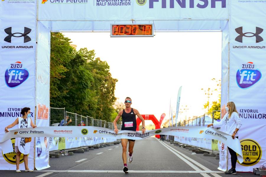Imagine surprinză la semimaratonul de astăzi Semimaratonul București, ediția #10 » Câți alergători au luat startul astăzi + cine sunt cei 5 câștigători