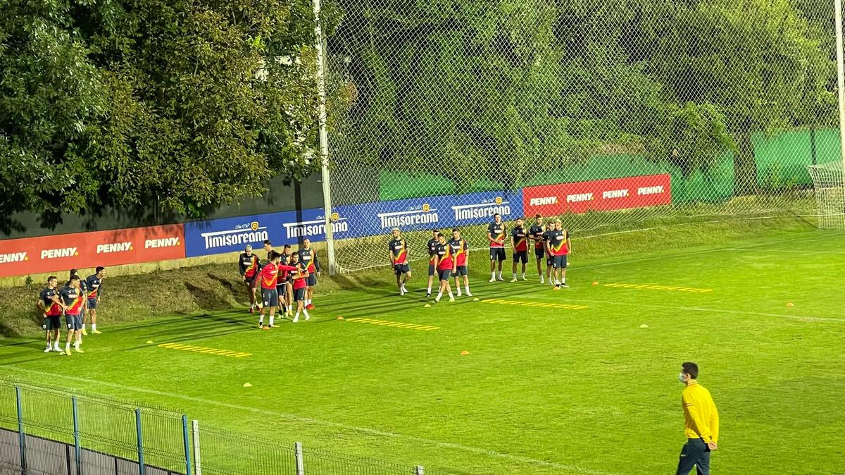 Cum pregătește Rădoi meciul cu Liechtenstein » Imagini de la antrenamentul oficial