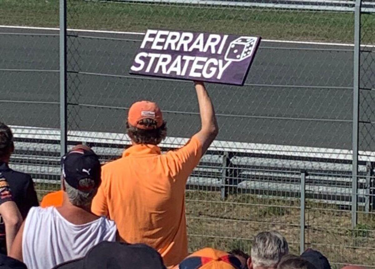 „CLOVNILOR!” » Val de meme necruțătoare după ce mecanicii Ferrari au ieșit cu 3 roți în loc de 4 la oprirea lui Carlos Sainz