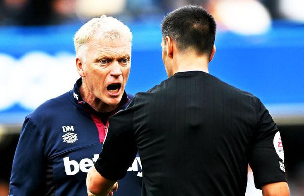 A intrat peste arbitri în vestiar! Managerul adversarei lui FCSB i-a insultat după anularea golului: „West Ham a fost jefuită!”