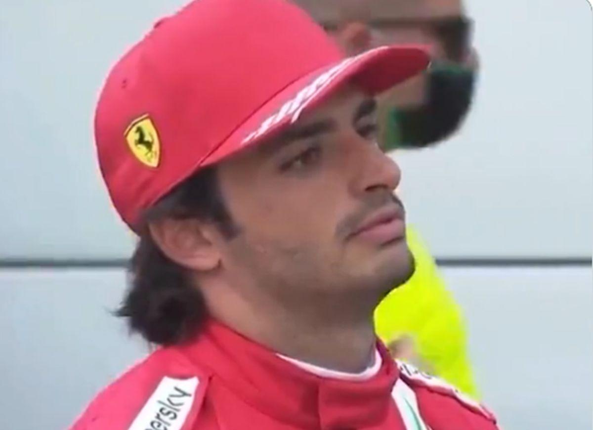 Val de meme necruțătoare după ce mecanicii Ferrari au ieșit cu 3 roți în loc de 4 la oprirea lui Carlos Sainz