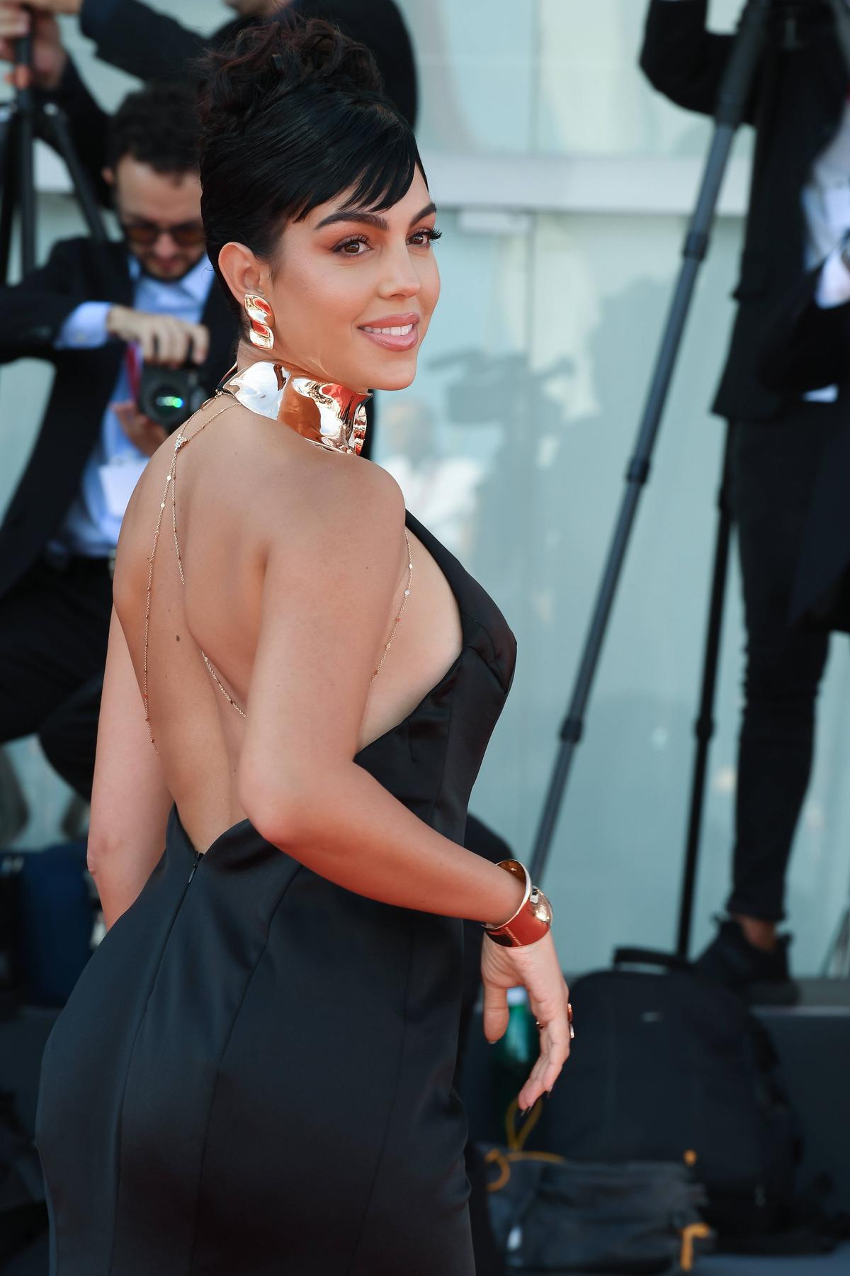 Prea vulgară? Georgina Rodriguez a stârnit reacții majore la Festivalul de la Veneția! Cum a apărut Mădălina Ghenea