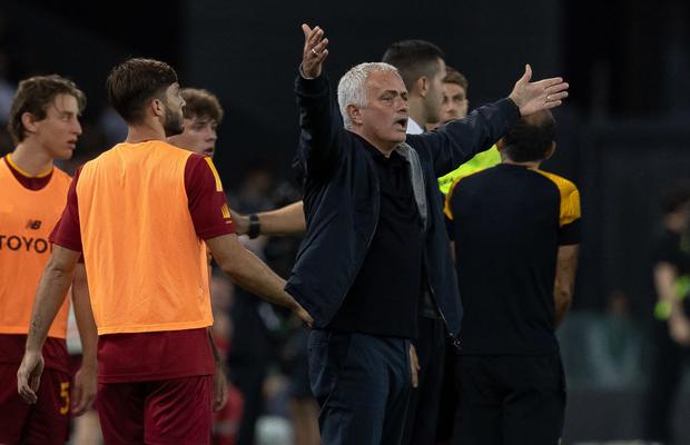 Mourinho, un car de nervi în umilința din Serie A » 4 goluri încasate de AS Roma pe Dacia Arena