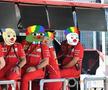Val de meme necruțătoare după ce mecanicii Ferrari au ieșit cu 3 roți în loc de 4 la oprirea lui Carlos Sainz
