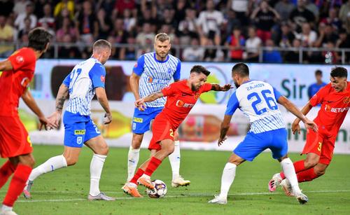 Jasmin Kurtic (stânga, cu numărul 27), în meciul cu FCSB. 
Foto: Cristi Preda (GSP)