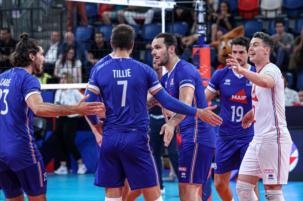 România a învins Franța, deținătoarea titlului olimpic, la Campionatul European de volei masculin și este în optimile de finală