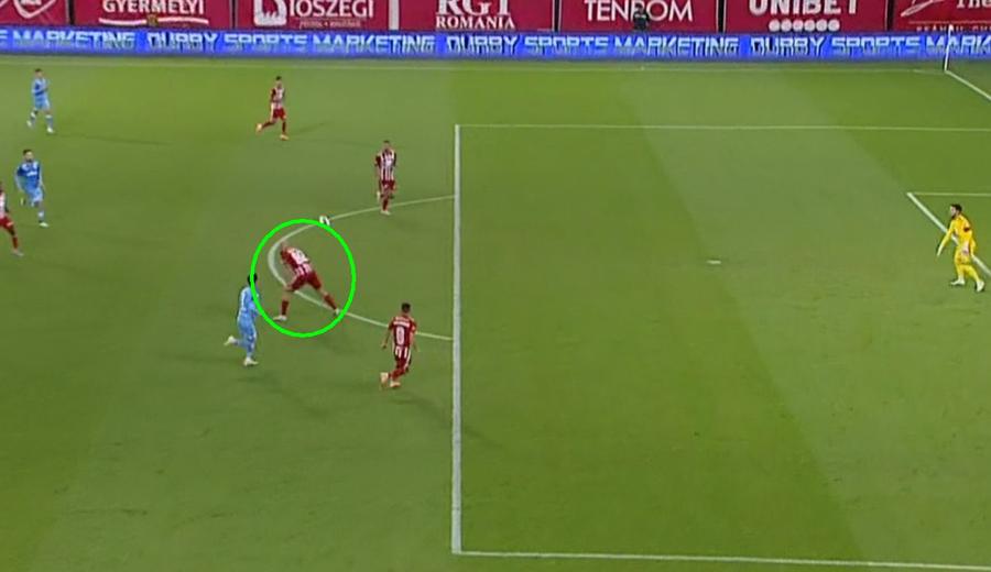 Ninaj lasă mingea să treacă / FOTO: captură TV @Orange Sport 1 Liviu Ciobotariu, savuros după Sepsi - UTA: „La ultima fază am început să râd, am zis că nu cred așa ceva” » De ce a lăsat Ninaj mingea să cadă