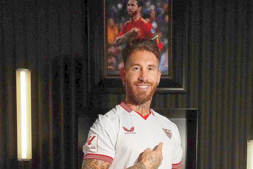 Sergio Ramos a semnat cu FC Sevilla. Foto: Twitter