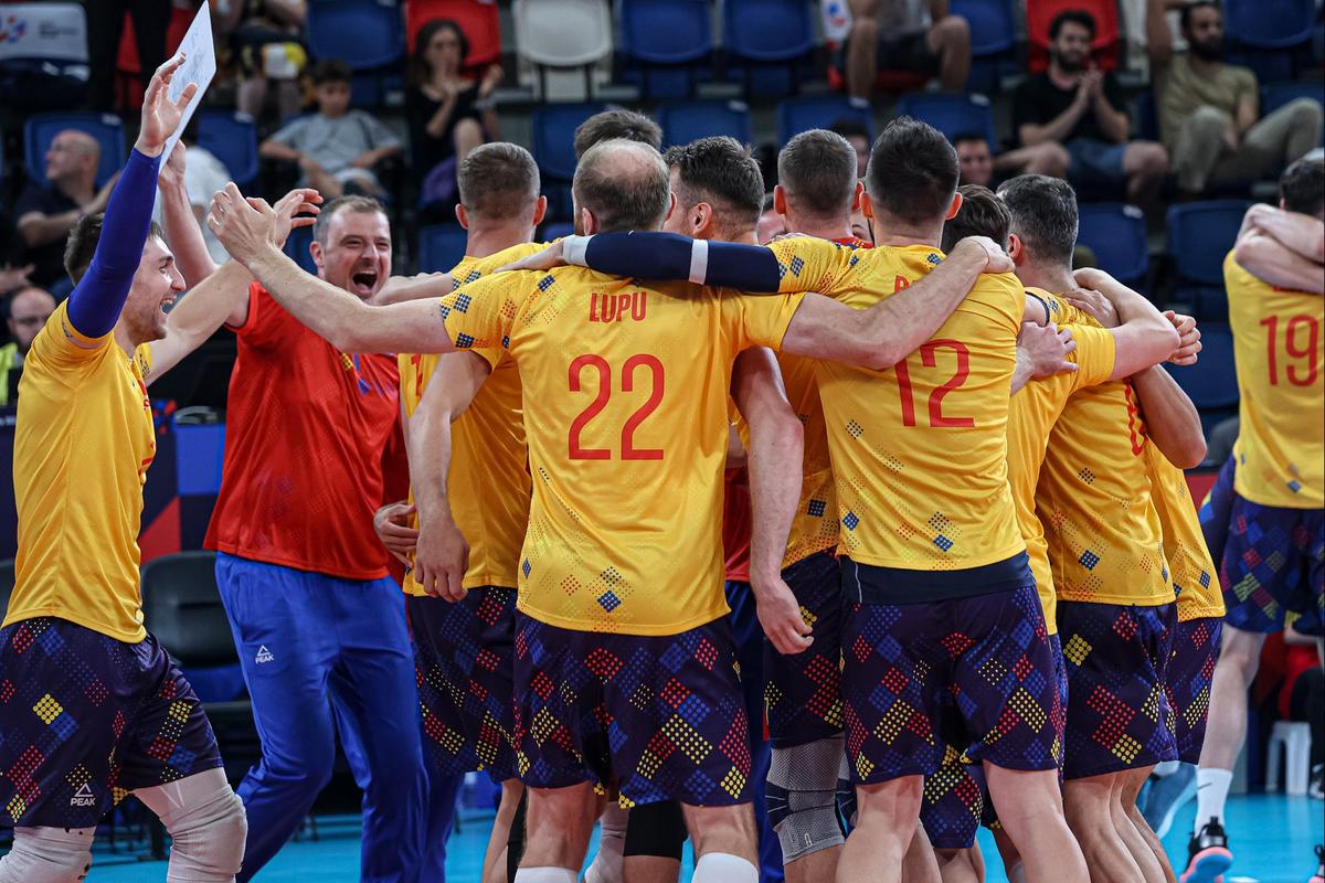 România a învins Franța, deținătoarea titlului olimpic, la Campionatul European de volei masculin și este în optimile de finală
