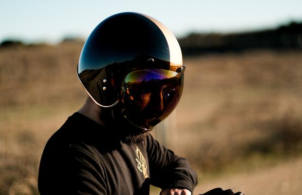 Protecție îmbinată cu stil, pe motocicletă