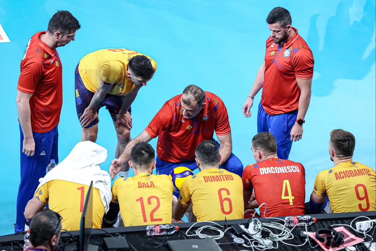 România a învins Franța, deținătoarea titlului olimpic, la Campionatul European de volei masculin și este în optimile de finală
