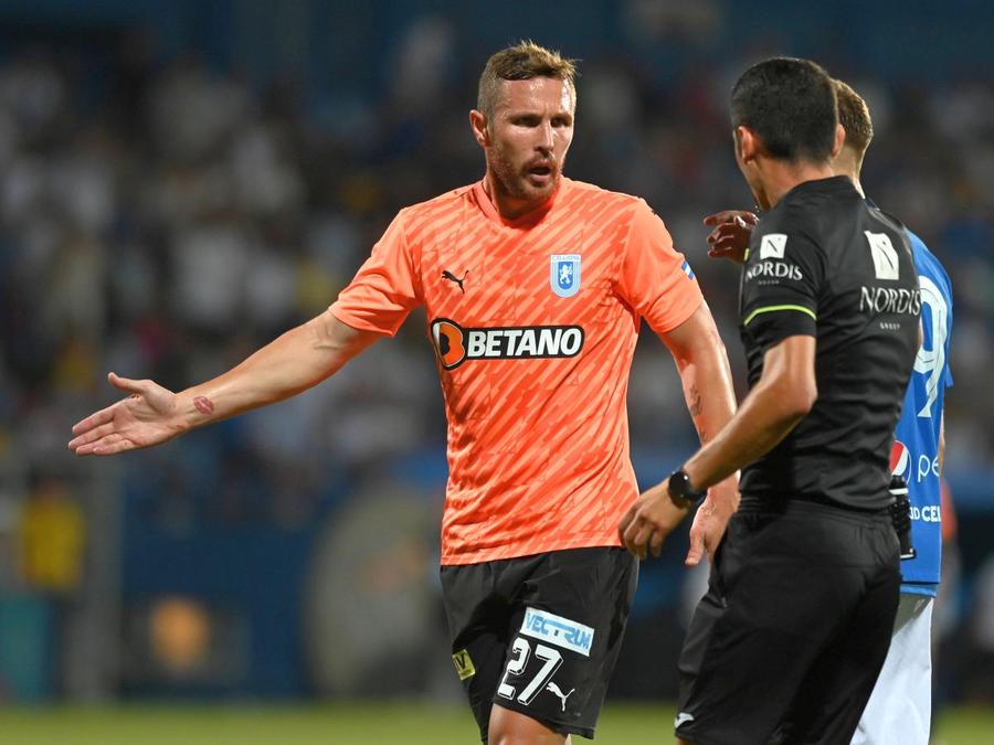 Jasmin Kurtic, în Farul - CS Universitatea Craiova. Foto: Imago Transferul la CSU Craiova al jucătorului cu aproape 300 de meciuri în Serie A, distrus în direct: „Cea mai mare țeapă!”