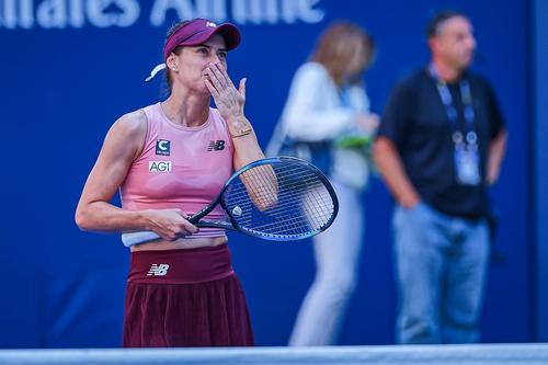 Sorana Cîrstea emoționată la finalul partidei cu Belinda Bencic FOTO Imago Images