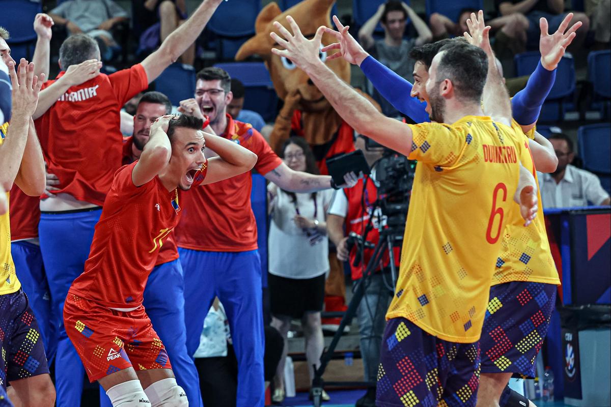 România a învins Franța, deținătoarea titlului olimpic, la Campionatul European de volei masculin și este în optimile de finală