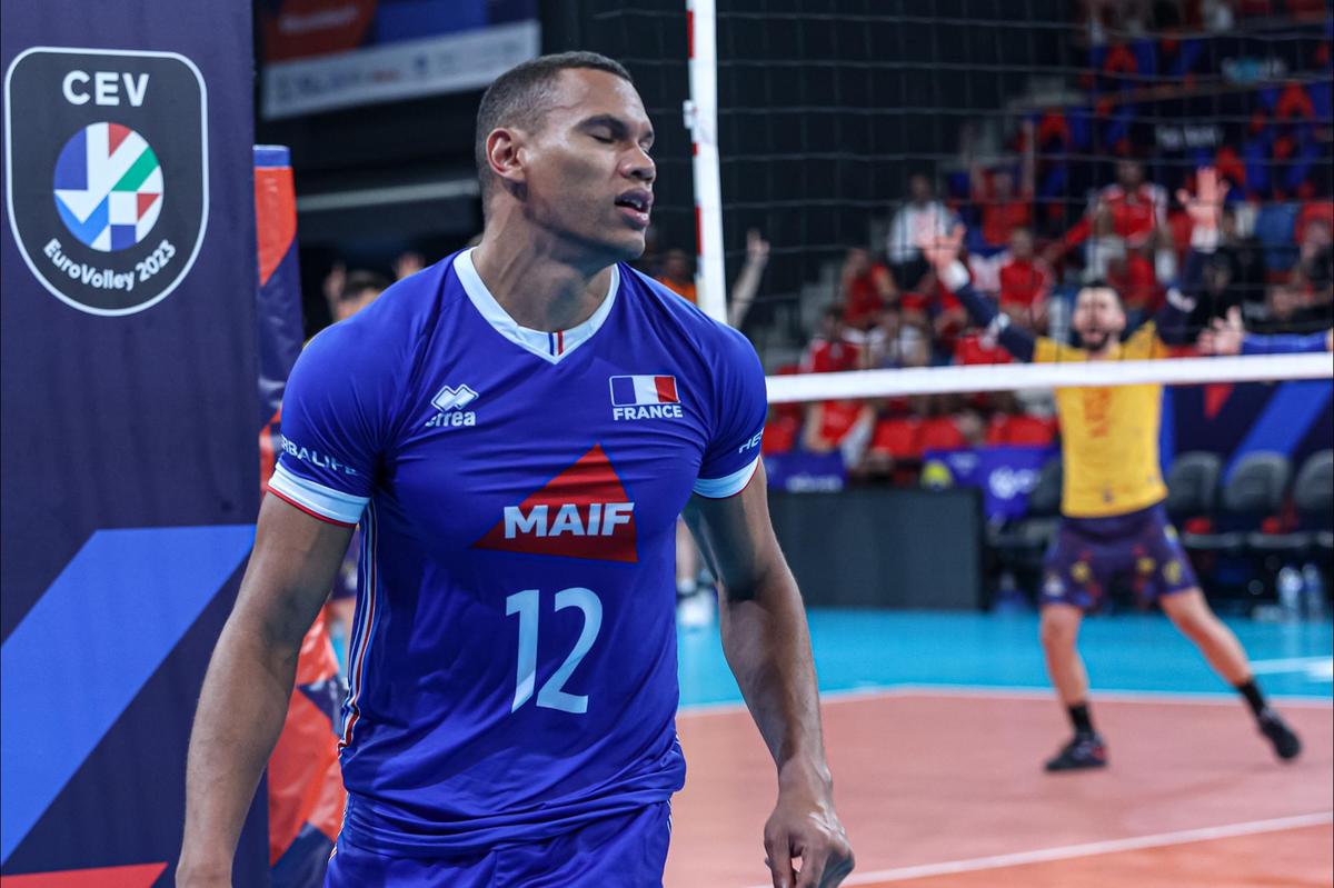 România a învins Franța, deținătoarea titlului olimpic, la Campionatul European de volei masculin și este în optimile de finală