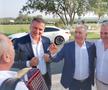 Stere Halep face spectacol cu acordeoniștii. foto: Mitruț Docan/GSP
