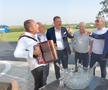 Stere Halep face spectacol cu acordeoniștii. foto: Mitruț Docan/GSP