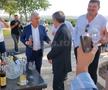 Stere Halep face spectacol cu acordeoniștii. foto: Mitruț Docan/GSP