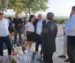 Stere Halep face spectacol cu acordeoniștii. foto: Mitruț Docan/GSP