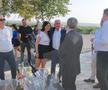 Stere Halep face spectacol cu acordeoniștii. foto: Mitruț Docan/GSP
