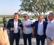 Stere Halep face spectacol cu acordeoniștii. foto: Mitruț Docan/GSP