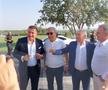 Stere Halep face spectacol cu acordeoniștii. foto: Mitruț Docan/GSP