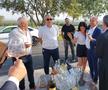 Stere Halep face spectacol cu acordeoniștii. foto: Mitruț Docan/GSP