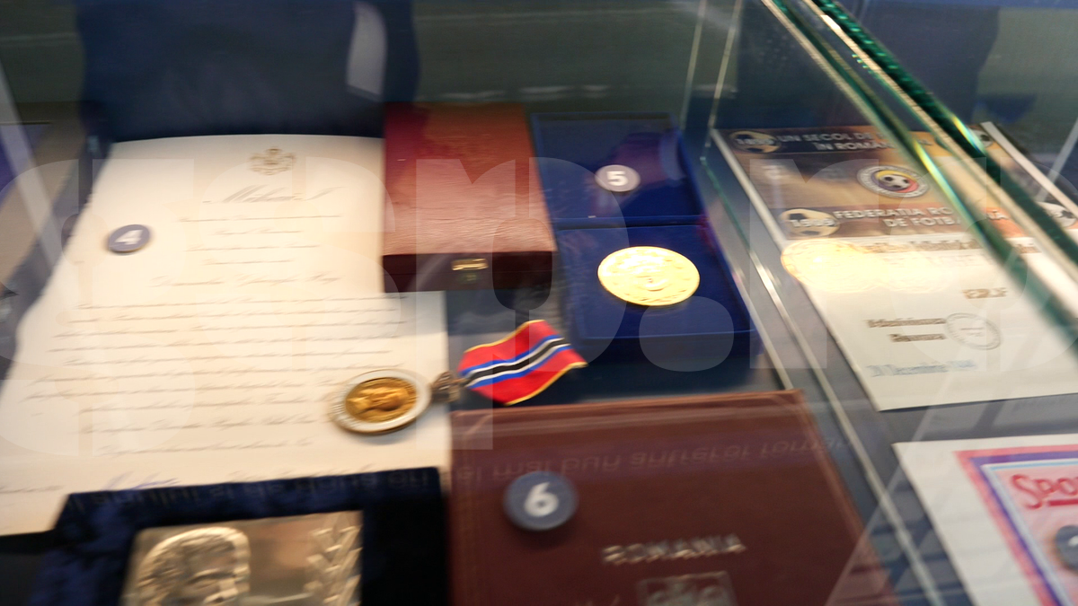 GSP a vizitat muzeul lui Gică Hagi de la Academie » Tricouri de la CM 1994, trofee și un colț special dedicat Gazetei Sporturilor: „Fotbalul și familia mi-au marcat viața!”