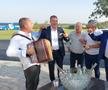 Stere Halep face spectacol cu acordeoniștii. foto: Mitruț Docan/GSP