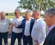 Stere Halep face spectacol cu acordeoniștii. foto: Mitruț Docan/GSP