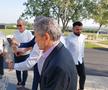 Stere Halep face spectacol cu acordeoniștii. foto: Mitruț Docan/GSP