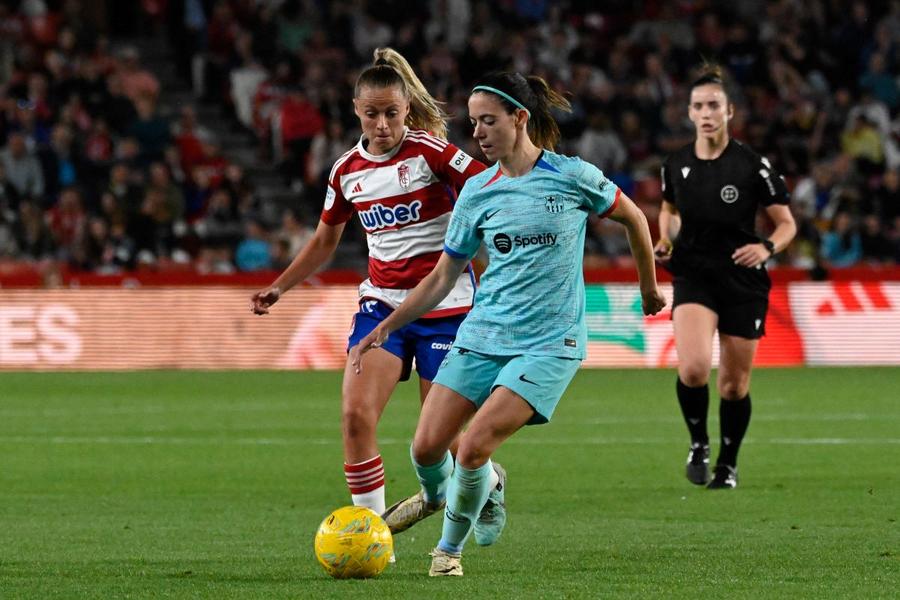 Aitana Bonmatí (26 de ani), mijlocașul Barcelonei, a cucerit 22 de trofee cu echipa catalană, fiind și campioană mondială cu Spania în 2023. Poate lua al doilea „Balon de Aur” și al patrulea pentru Barcelona / Foto: Imago A fost anunțată lista de 30 de candidați la „Balonul de Aur”. Campioana Real Madrid are cei mai mulți nominalizați, cât Manchester City și Arsenal la un loc