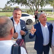 Stere Halep face spectacol cu acordeoniștii. foto: Mitruț Docan/GSP