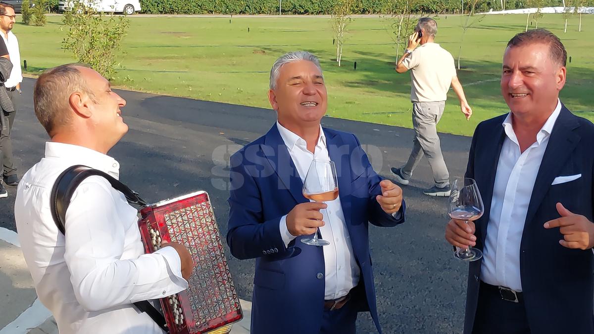 Imagini epice cu Stere Halep » Nu s-a lăsat dus de la evenimentul lui Hagi! A chemat acordeoniștii și a început să cânte: „Umfl-o, mă!” + Moment genial cu soția lui Gică Popescu