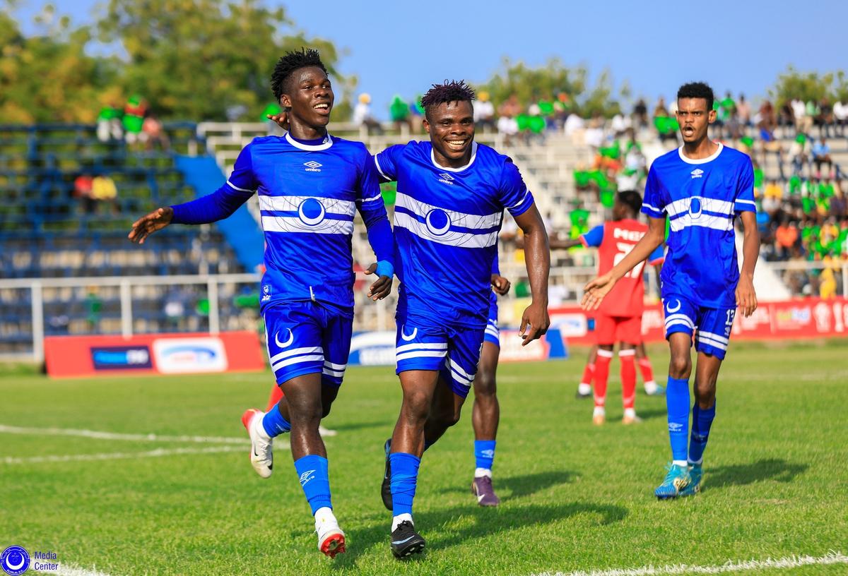 Laurențiu Reghecampf a debutat în campionatul din Sudan, într-un decor auster