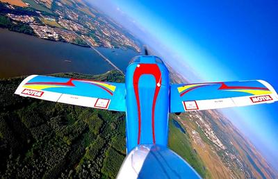 Oferă-le celor dragi experiențe, nu lucruri! Cum ar fi un zbor introductiv cu avionul!
