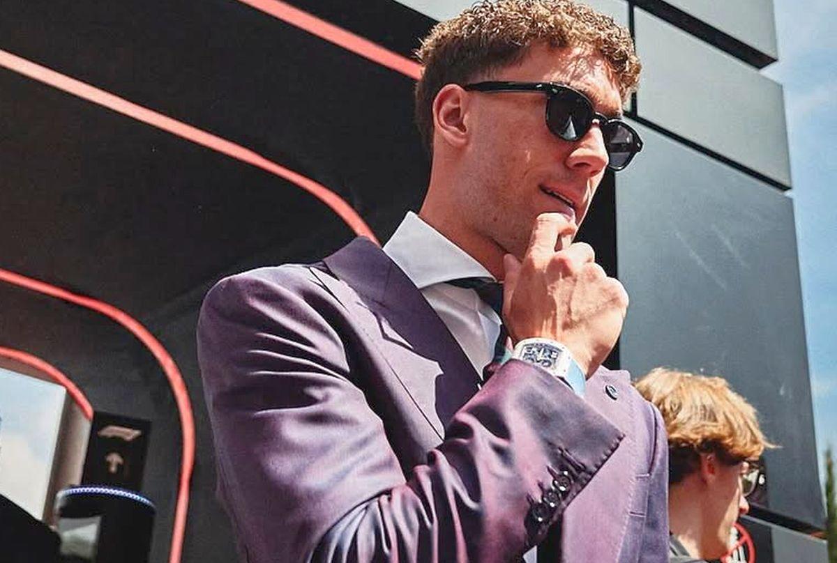 Legendarul Giorgio Armani a rămas impresionat de stilul vestimentar al unui fotbalist celebru