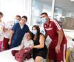 Rapidiștii au adus zâmbete pe chipurile copiilor internați la Spitalul „Marie Curie” din București: „Când îi vezi îți dai seama că tu nu ai nicio problemă”