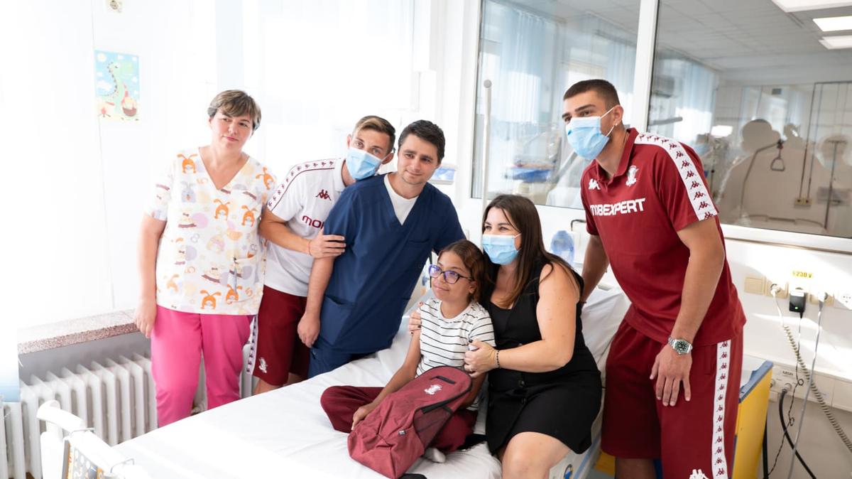Claudiu Micovschi și Denis Ciobotariu, la Spitalul Clinic de Urgență pentru Copii „Marie Curie” din București