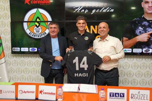 Ianis Hagi (26 de ani) a susținut prima conferință de presă în calitate de nou fotbalist al turcilor de la Alanyaspor.