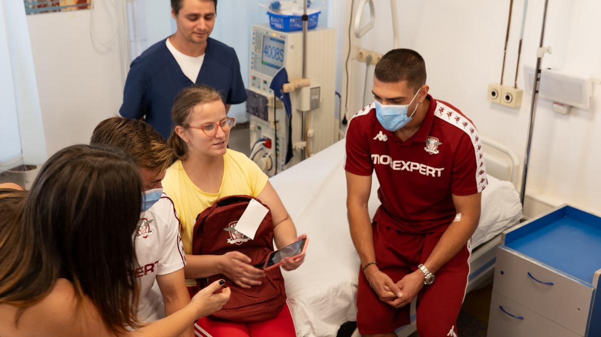 Claudiu Micovschi și Denis Ciobotariu, la Spitalul Clinic de Urgență pentru Copii „Marie Curie” din București