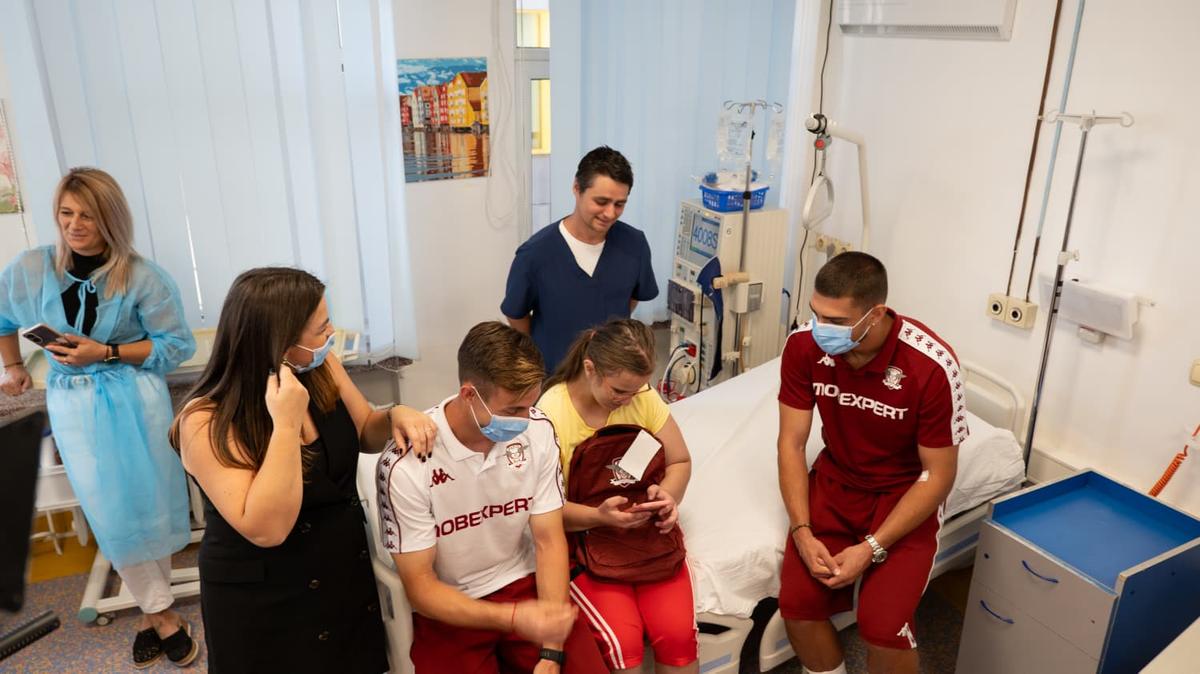 Claudiu Micovschi și Denis Ciobotariu, la Spitalul Clinic de Urgență pentru Copii „Marie Curie” din București