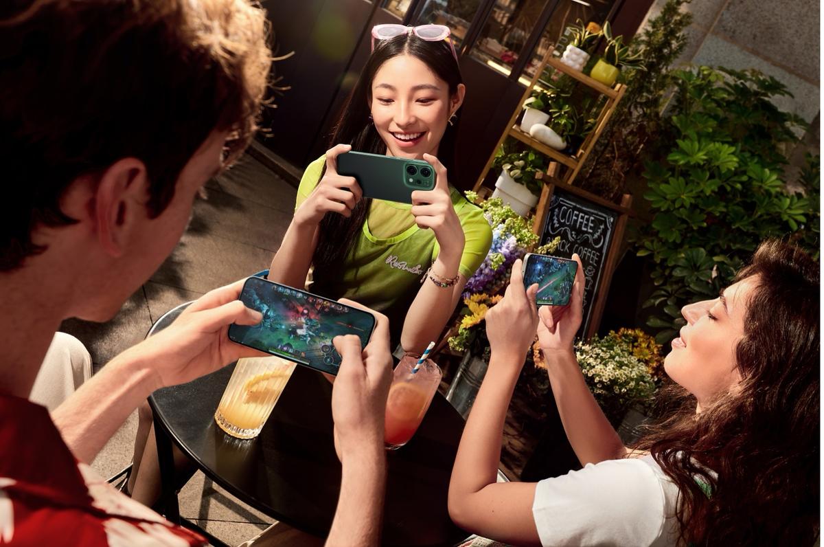 OPPO dezvăluie noua serie Reno14: strălucire în fiecare moment, cu AI Flash Photography și design Mermaid Iridescent