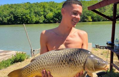 Delir la comentarii, după fotografiile postate azi de David Popovici: „L-ai alergat până nu a mai putut”