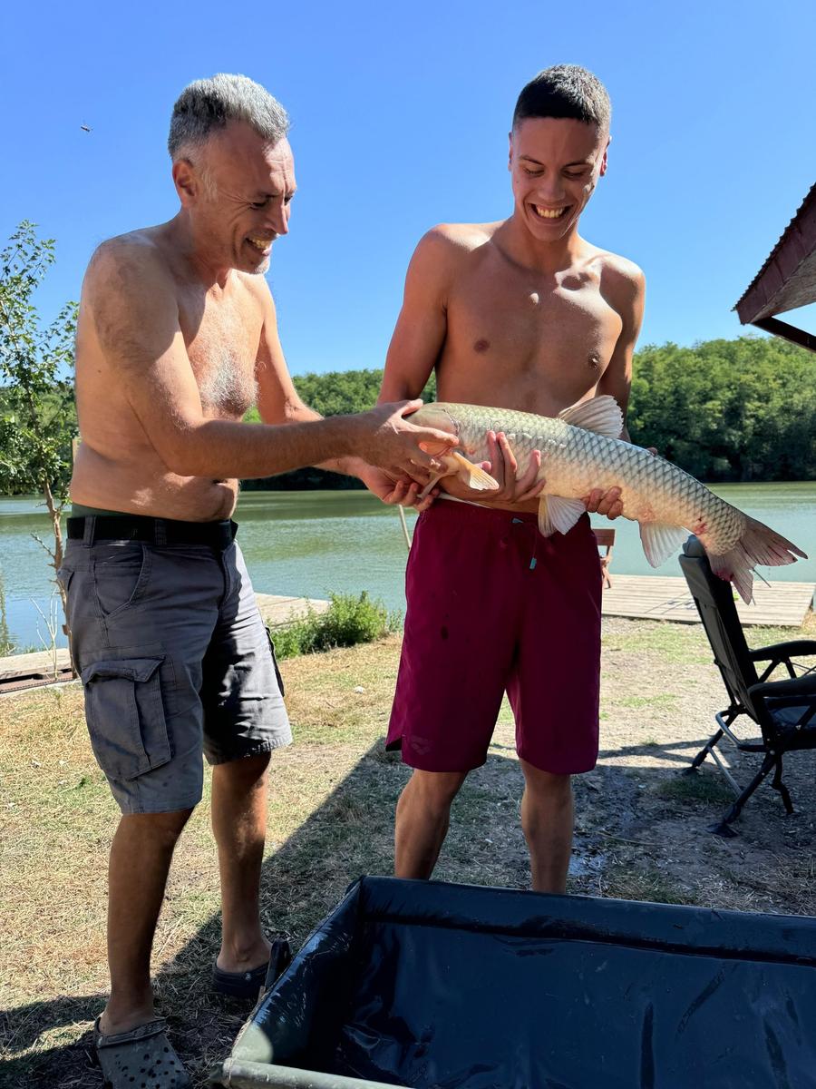 Fanii au fost amuzați de postarea lui David Popovici Delir la comentarii, după fotografiile postate azi de David Popovici: „L-ai alergat până nu a mai putut”